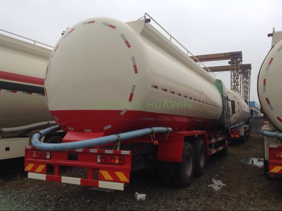 Camión cisterna de cemento a granel SINOTRUK HOWO 6X4