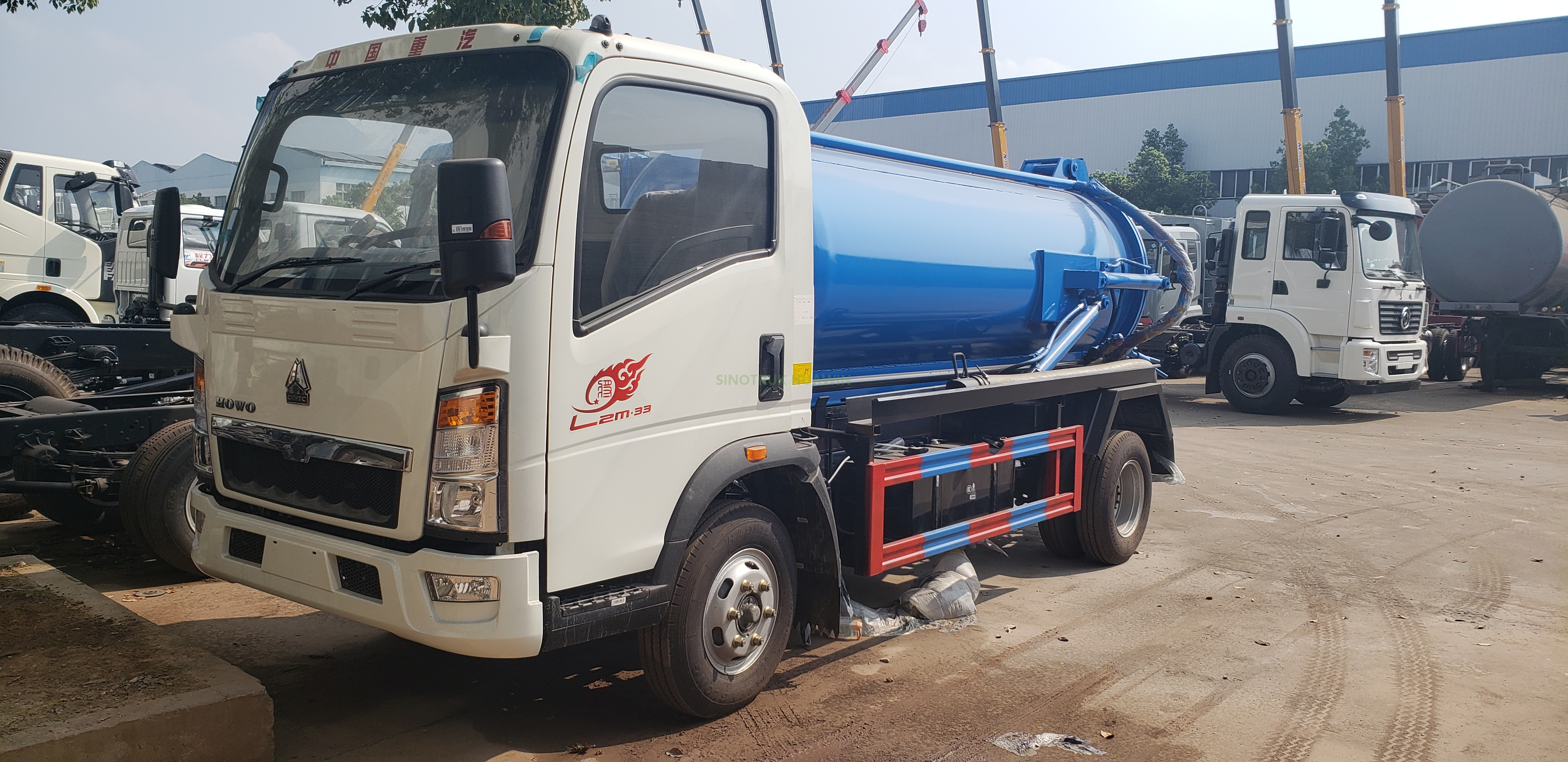 SINOTRUK HOWO Camión ligero 4X2 Camión de succión de aguas residuales en venta