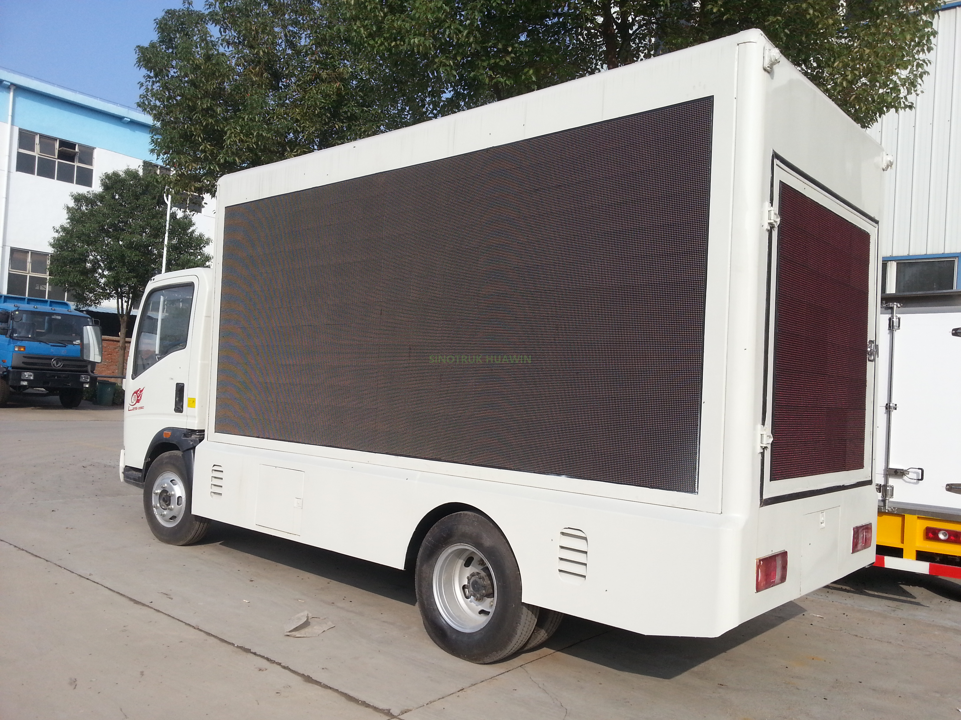 Camión LED publicitario SINOTRUK 4x2
