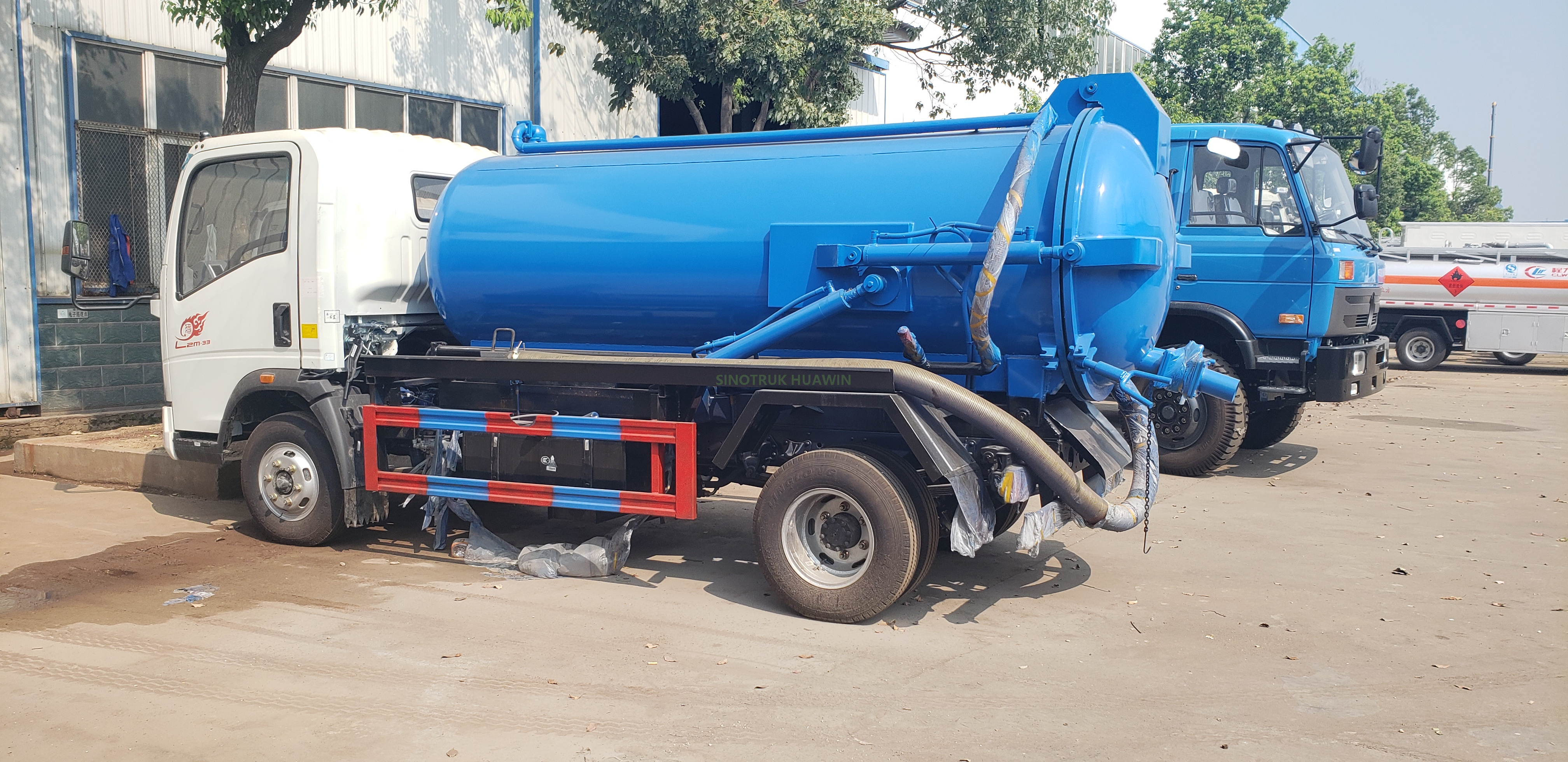 SINOTRUK HOWO Camión ligero 4X2 Camión de succión de aguas residuales en venta