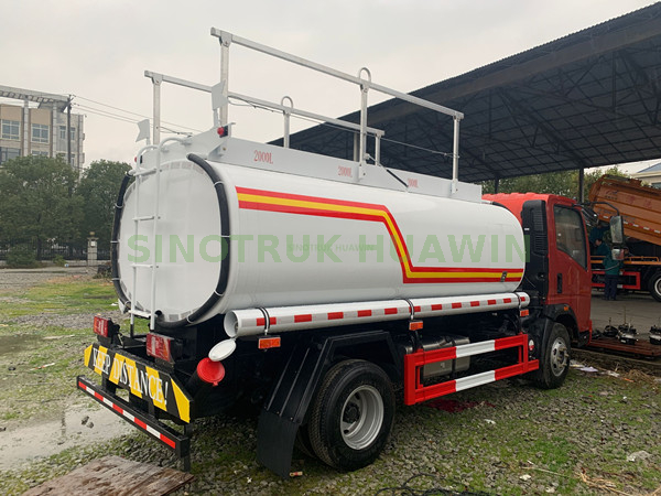 Camión cisterna de combustible SINOTRUK HOWO 4X2