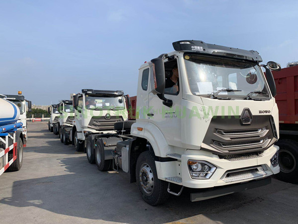 Camión tractor SINOTRUK HOWO E7G 6x4 para África